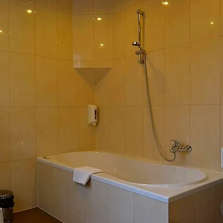Ii Hotel 2*